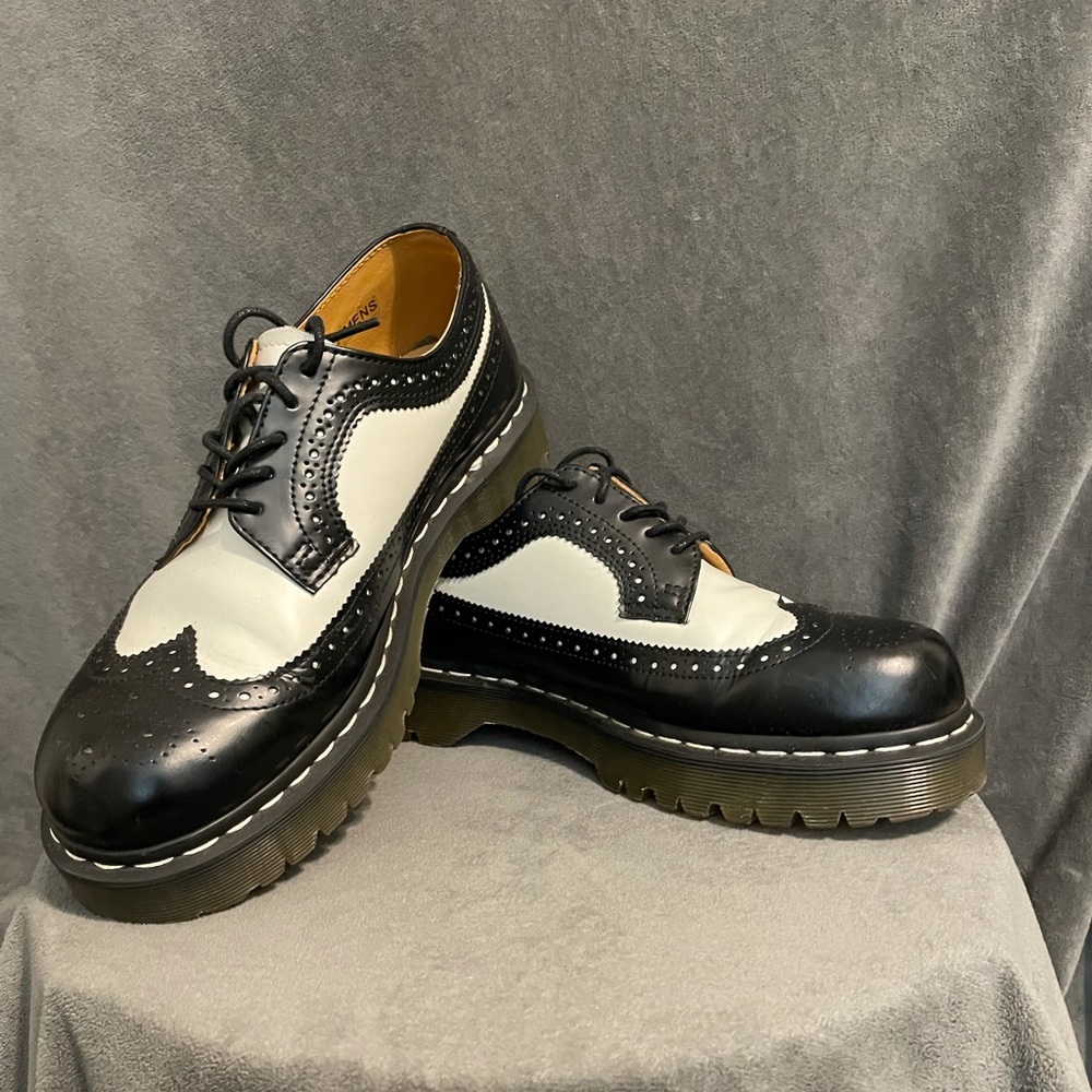 DOC MARTENS. Men’s 8/Women’s 9. Only worn once!